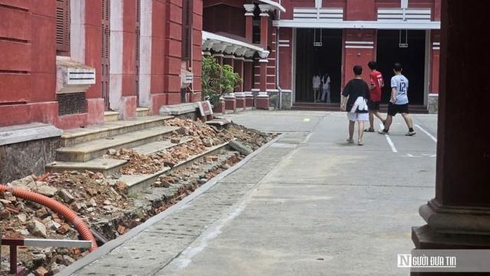 Công ty TNHH MTV Xây dựng Thương mại và Dịch vụ Nam Kinh bị chấm dứt hợp đồng tại dự án cải tạo trường Quốc học Huế vì vi phạm tiến độ.