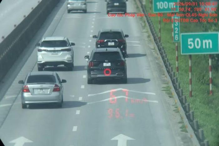 Cục CSGT nói về cách ước lượng khoảng cách an toàn giữa hai xe. Ảnh: Cục CSGT.