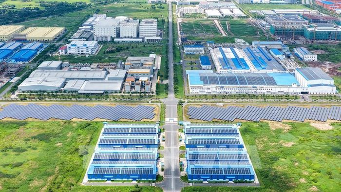 Toàn cảnh các nhà xưởng tại Khu công nghiệp Thành Thành Công, phường Trảng Bàng, tỉnh Tây Ninh, nơi nhu cầu điện năng lượng xanh ngày càng tăng cùng quá trình phát triển sản xuất. Ảnh: Minh Phú - TTXVN