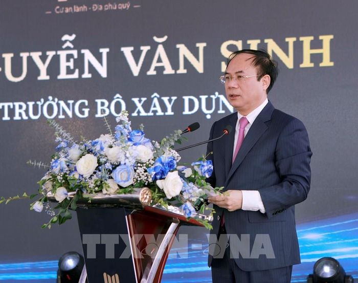 Thứ trưởng Bộ Xây dựng Nguyễn Văn Sinh phát biểu tại lễ khởi công Dự án Nhà ở xã hội phân khu Lộc Phát. Ảnh: Hoàng Hùng - TTXVN 