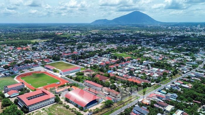 Tây Ninh từng bước kết hợp tổ chức các giải đấu chuyên nghiệp với sắp xếp hệ thống huấn luyện và hoàn thiện cơ sở vật chất, tạo điều kiện để vận động viên phát triển năng lực, hướng đến những thành tích cao hơn. Ảnh: Giang Phương - TTXVN