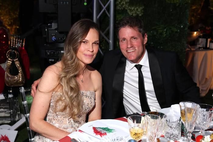 Hilary Swank và Philip Schneider từng chào đón cặp song sinh vào năm 2023, khi nữ diễn viên 48 tuổi. 