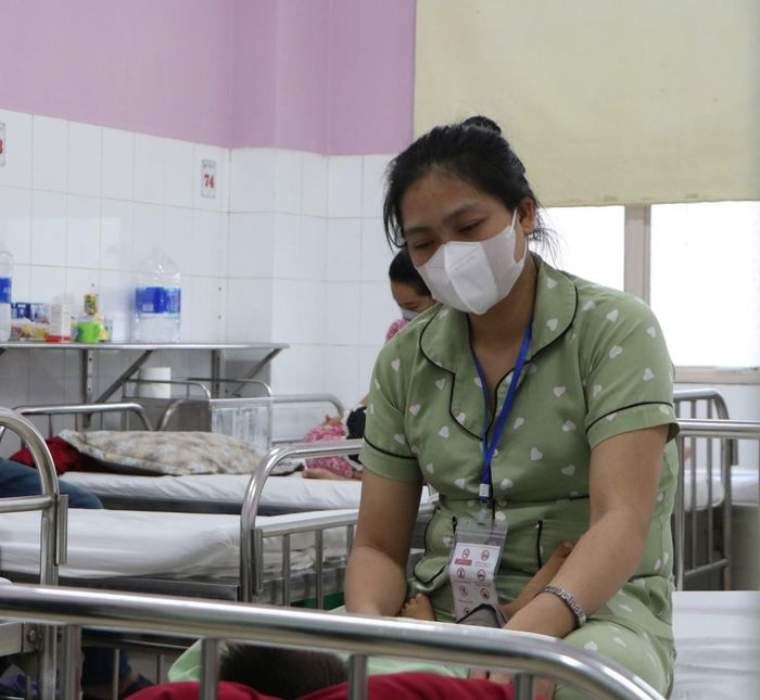 Phụ huynh lo lắng khi trẻ mắc bệnh hô hấp dài ngày