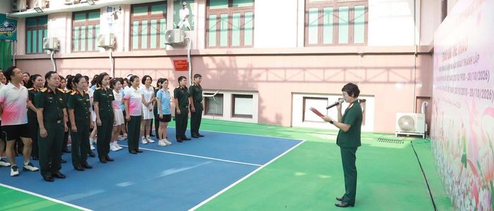 Thượng tá Quân nhân chuyên nghiệp Bùi Thị Lân, Chủ tịch Hội Phụ nữ cơ quan Bộ Tham mưu, khai mạc hoạt động giao lưu thể thao giữa Hội Phụ nữ Cơ quan Bộ Tham mưu và Hội Phụ nữ Cục Quân nhu.