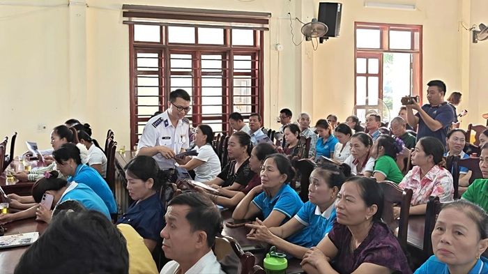 Gần 500 người dân, giáo dân dự chương trình.