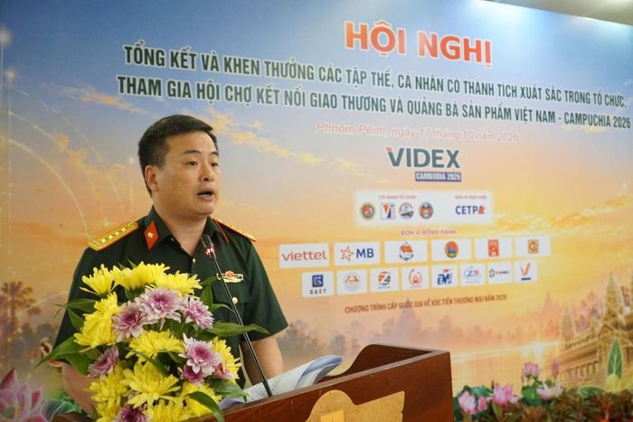 Đại tá Mai Quốc Trưởng , Phó Tham mưu trưởng Tổng cục Công nghiệp Quốc phòng báo cáo kết quả công tác tổ chức Hội chợ.