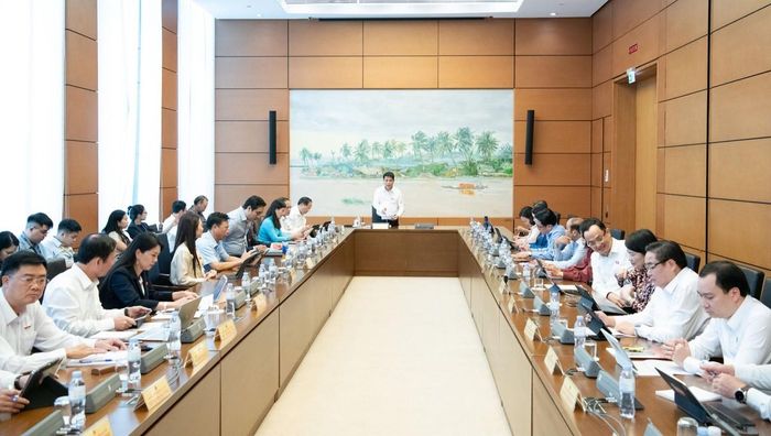 Phiên thảo luận tổ 3 (đoàn Thành phố Hải Phòng, tỉnh Lạng Sơn, tỉnh Hà Tĩnh) chiều 17/10