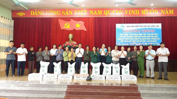 Hội LHPN xã Vĩnh Lộc trao tặng “Con giống niềm tin”, tiếp sức hội viên phát triển kinh tế