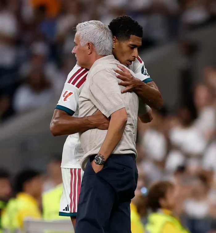 Bellingham và HLV Mourinho. Ảnh: Getty