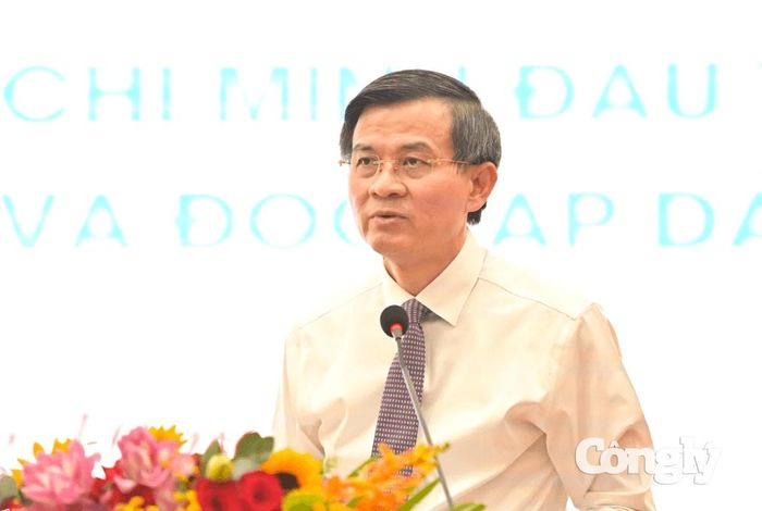 PGS.TS Đoàn Minh Huấn, Ủy viên Bộ Chính trị, Giám đốc Học viện Chính trị Quốc gia Hồ Chí Minh phát biểu khai mạc và đề dẫn Hội thảo.