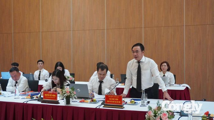Đại diện lãnh đạo Tòa Phúc thẩm TANDTC tại Hà Nội phát biểu tại hội nghị.