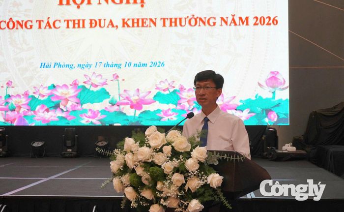 Phó Chánh án TAND TP. Cần Thơ Nguyễn Hoàng Lâm (đơn vị Cụm phó) điều hành thảo luận hội nghị.