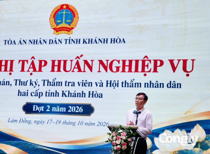 Ông Võ Văn Hải - Phó Chánh án TAND tỉnh, Trưởng ban tổ chức hội nghị, phát biểu khai mạc hội nghị.