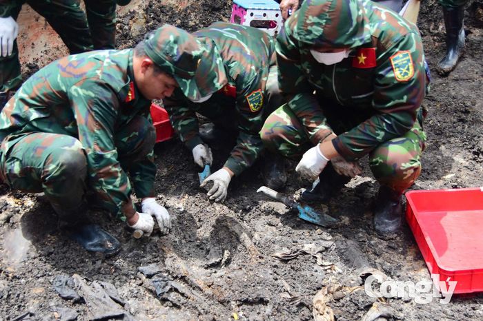 Quy tập thêm 13 hài cốt liệt sĩ tại Công viên Lê Thị Riêng.