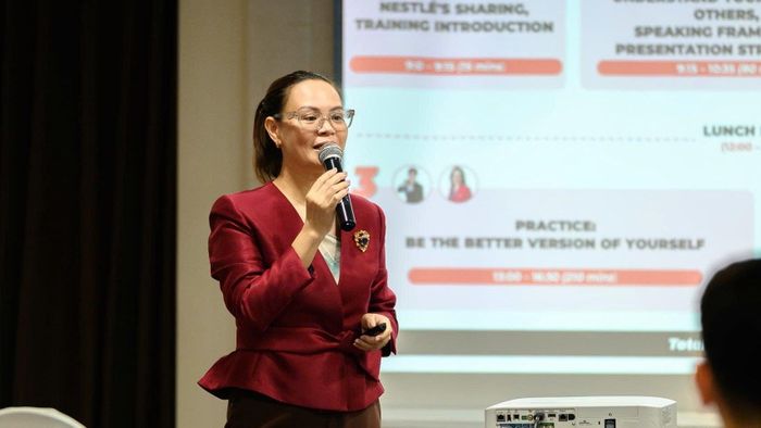 Khổng Loan là một trong số ít người tại Việt Nam đang tập trung chuyên sâu vào lĩnh vực cố vấn phát ngôn và huấn luyện hiện diện lãnh đạo. Ảnh NVCC