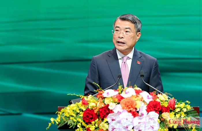 Phát biểu tại buổi lễ, thay mặt Chính phủ, Thủ tướng Lê Minh Hưng nhiệt liệt chúc mừng 227 doanh nghiệp với 499 sản phẩm xuất sắc được tôn vinh và công nhận đạt Thương hiệu quốc gia Việt Nam năm 2026.