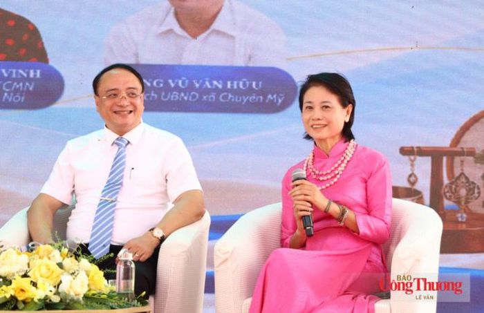 PGS.TS. Đặng Mai Anh, nguyên Phó Hiệu trưởng phụ trách Trường Đại học Mỹ thuật Công nghiệp, chia sẻ tại Diễn đàn.