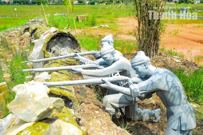 Hệ thống các lớp phòng thủ của Cuộc khởi nghĩa Ba Đình được phục dựng trong Khu di tích căn cứ khởi nghĩa Ba Đình. Ảnh: Hoàng Đông