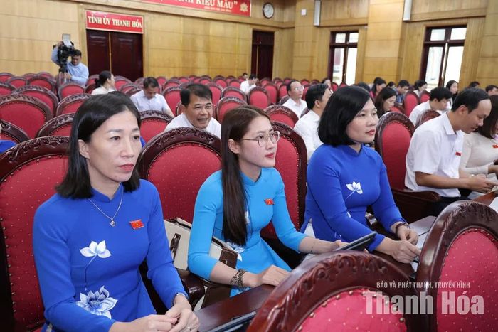 Các đại biểu dự kỳ họp.