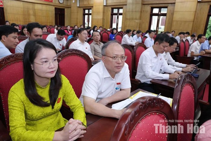 Các đại biểu dự kỳ họp.