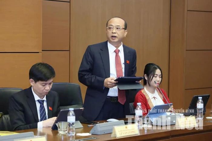Đại biểu Vũ Tiến Dũng (Đoàn đại biểu Quốc hội tỉnh Thanh Hóa) phát biểu thảo luận. Ảnh: Đào Cảnh