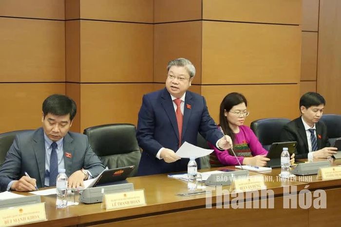 Đại biểu Bùi Văn Dũng (Đoàn đại biểu Quốc hội tỉnh Thanh Hóa) phát biểu. Ảnh: Đào Cảnh