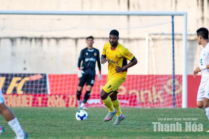 Saliou và các đồng đội không thể tìm kiếm bàn gỡ trước đối thủ Nam Định.