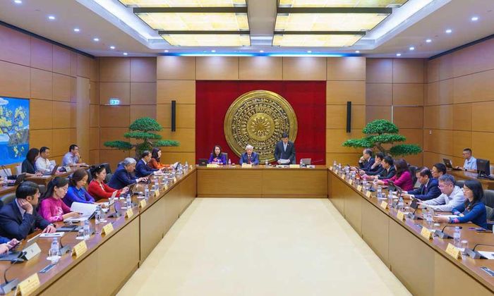  Quang cảnh phiên thảo luận tổ ngày 17/10. 