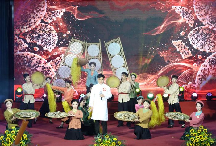 Giới thiệu về bánh đa Kế trong phần thi "Đại sứ văn hoá".