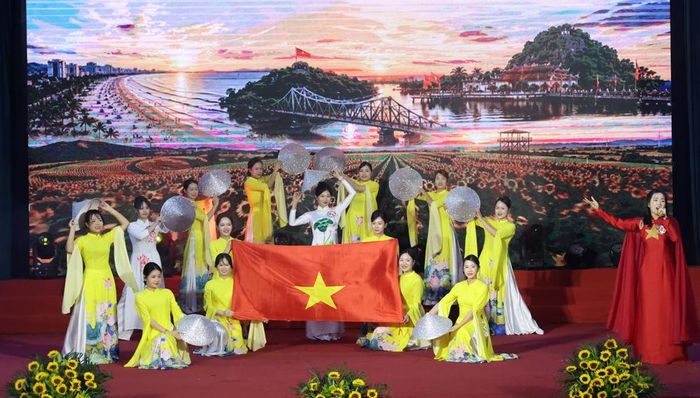 Tiết mục của Công ty TNHH Lingyi Việt Nam.