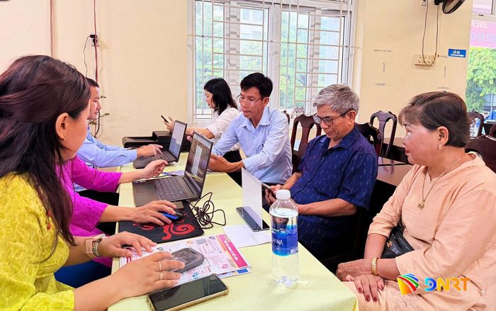 UBND phường Thanh Khê triển khai mô hình “Điểm hỗ trợ dịch vụ công trực tuyến”. Ảnh: NGỌC HÀ