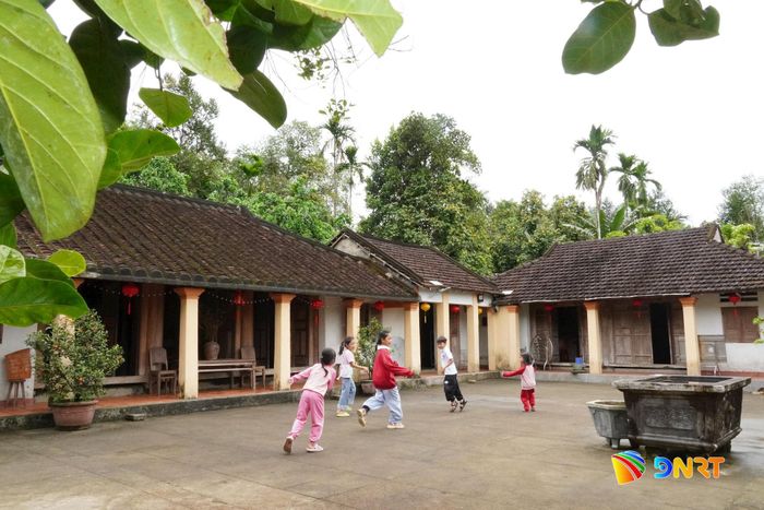 Khung cảnh yên bình ở làng cổ Lộc Yên - điển hình trong xây dựng khu dân cư nông thôn mới kiểu mẫu ở Thạnh Bình. Ảnh: D.L