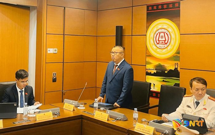 Đại biểu Quốc hội Trần Mạnh Huy thảo luận tại Tổ 5. Ảnh: HỒNG CHÂU