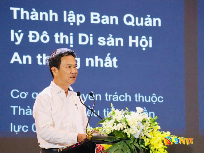 Lãnh đạo Sở Xây dựng phát biểu tham luận, đưa ra các đề xuất để phát triển du lịch Hội An trong giai đoạn mới. Ảnh: QUỐC TUẤN