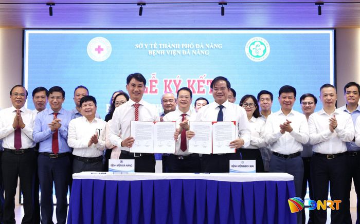 Hai bệnh viện ký kết hợp tác giai đoạn 2026 - 2030. Ảnh: NGỌC HÀ