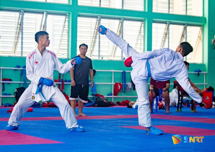 Đội tuyển Karate Đà Nẵng tham gia tập luyện với đội Karate Hà Nội xuyên suốt một tháng nay. Ảnh: BẢO LÂM
