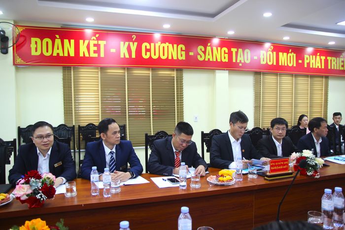 Đại biểu dự buổi hội đàm.