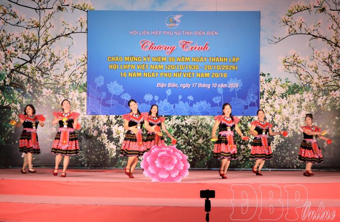 Tiết mục múa "Gặp nhau giữa rừng mơ".