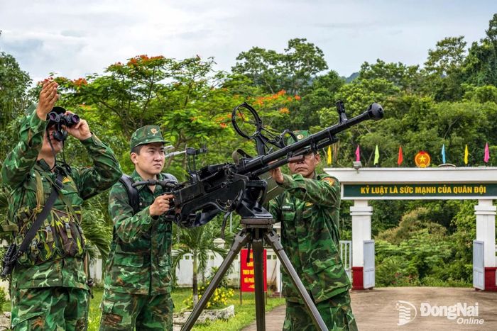 Cán bộ, chiến sĩ Đồn Biên phòng Đắc Bô huấn luyện sẵn sàng chiến đấu. Ảnh: ĐVCC