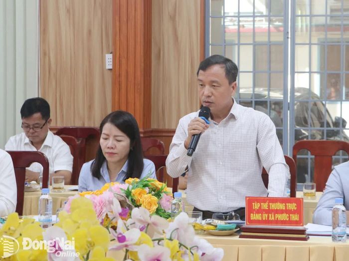 Phó Bí thư Đảng ủy, Chủ tịch UBND xã Phước Thái Vũ Quốc Việt phát biểu tại buổi làm việc. Ảnh: Phạm Tùng