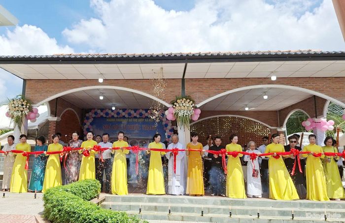 Cắt băng khánh thành Cơ sở trợ giúp xã hội Nhà Bác Ái Phước Thạnh.