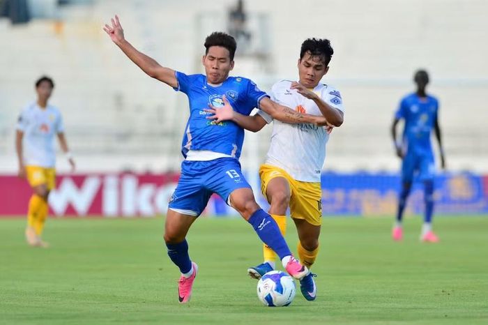  Đội bóng đất võ nỗ lực tìm cách thay đổi cục diện nhưng vẫn chưa thể có được niềm vui chiến thắng. Ảnh: VPF 