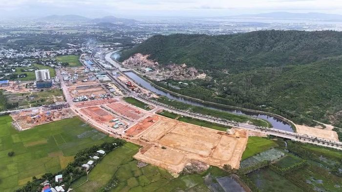 Công tác bồi thường, GPMB các dự án Nhà ở xã hội Long Vân 1 và Khu đô thị phía Tây Nam cầu Long Vân (phường Quy Nhơn Bắc) đã được giải quyết, nhà đầu tư đang triển khai thi công. Ảnh: N.G