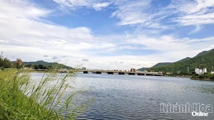 Cầu Bình Tân. Ảnh: KHANG NGUYỄN