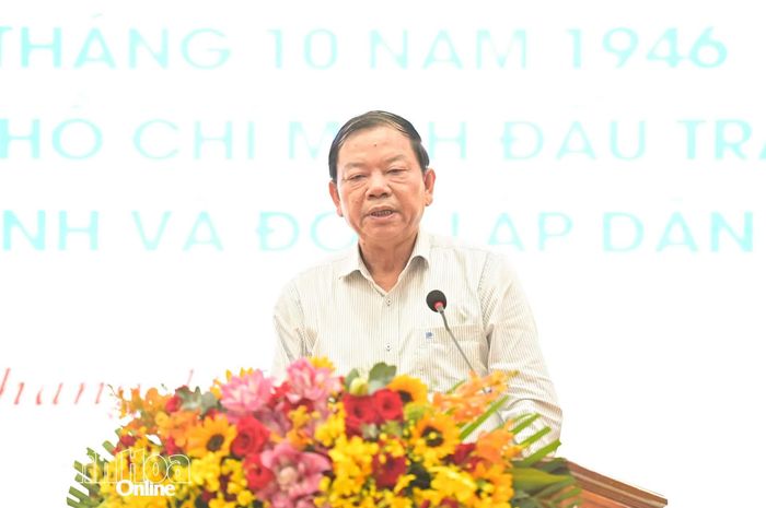 PGS.TS Trần Minh Trưởng tham luận tại hội thảo.