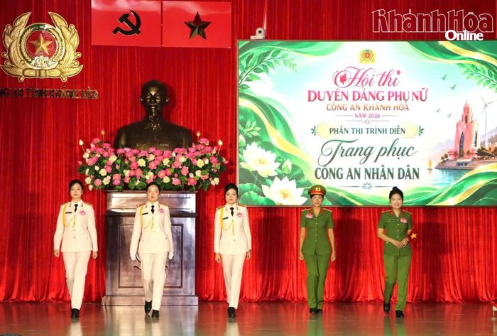 Phần thi trang phục Công an Nhân dân của các thí sinh.