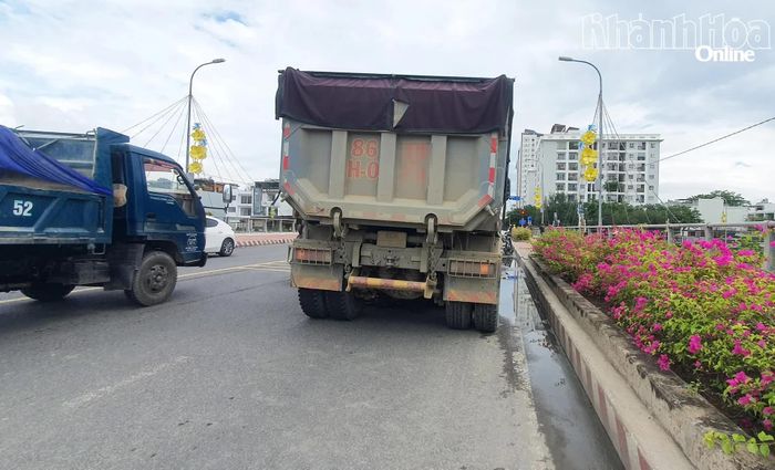 Tai nạn xảy ra ngay trên cầu Quán Trường.