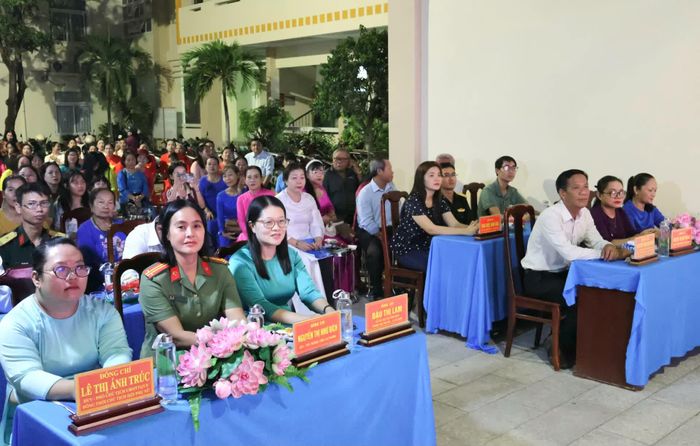 Các đại biểu tham dự chương trình.