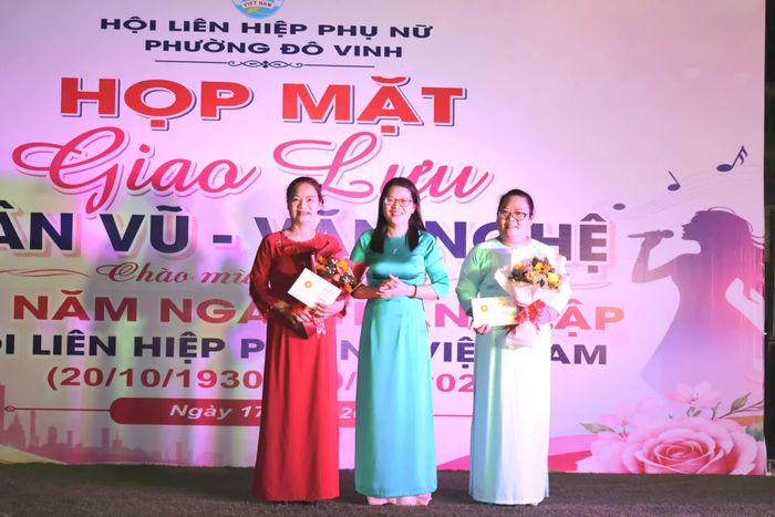 Các cá nhân nhận kỷ niệm chương “Vì sự phát triển của phụ nữ Việt Nam”.