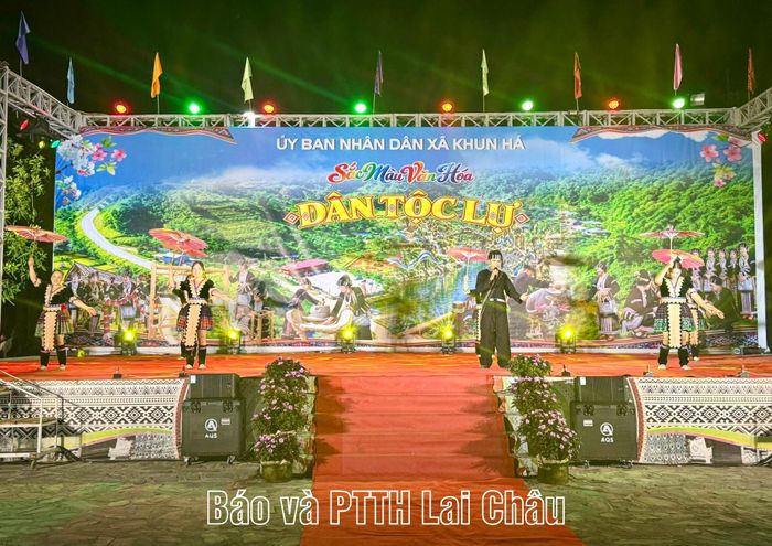 Tiết mục múa mang đậm văn hoá dân tộc Lự.